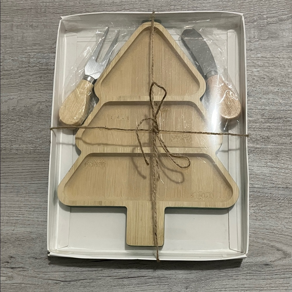 NEW Bamboo Wooded Tree-Shaped Cheese Board Set
